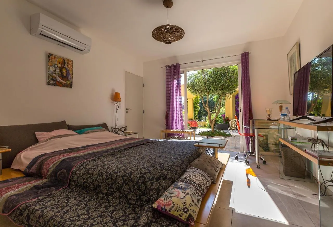 Apartment Villa De La Terre Blanche Sanary-sur-Mer France