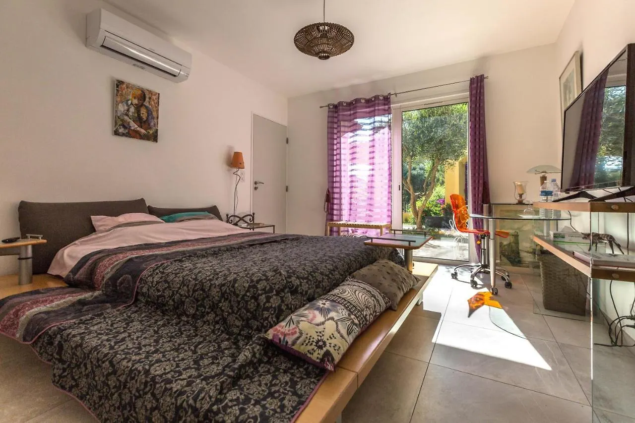 Villa De La Terre Blanche Sanary-sur-Mer 0*,  France